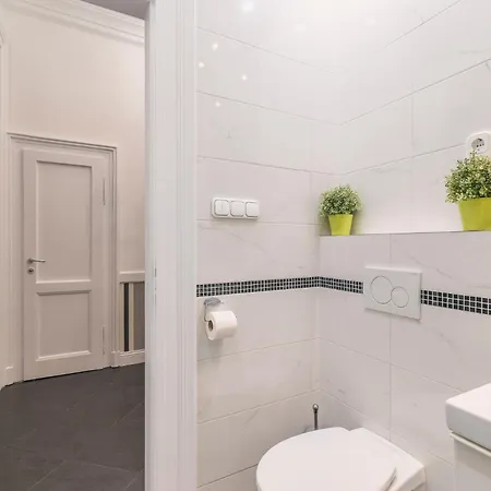 Ruin Bar 2 Bedroom 1.5 Bath Apt. Sleeps 6 * Budapešť