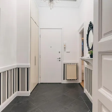 Ruin Bar 2 Bedroom 1.5 Bath Apt. Sleeps 6 Apartment *