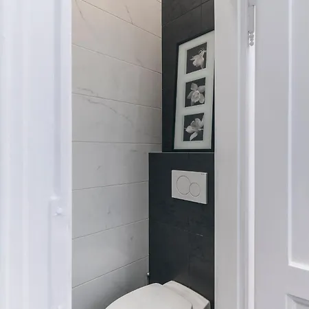 Apartment Ruin Bar 2 Bedroom 1.5 Bath Apt. Sleeps 6 Budapest