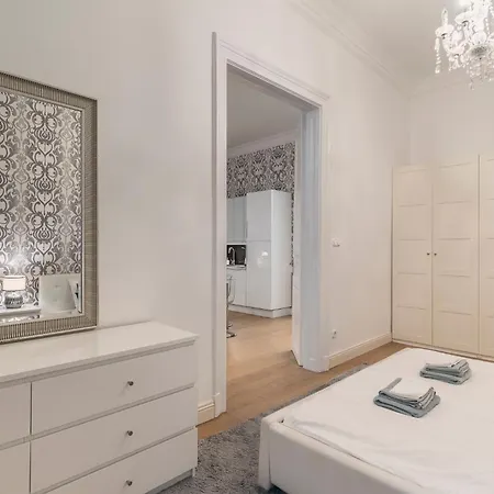 Ruin Bar 2 Bedroom 1.5 Bath Apt. Sleeps 6 Apartment Budapest