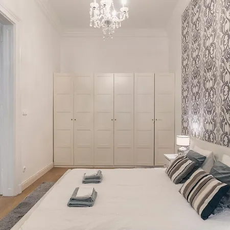 Apartment Ruin Bar 2 Bedroom 1.5 Bath Apt. Sleeps 6 *