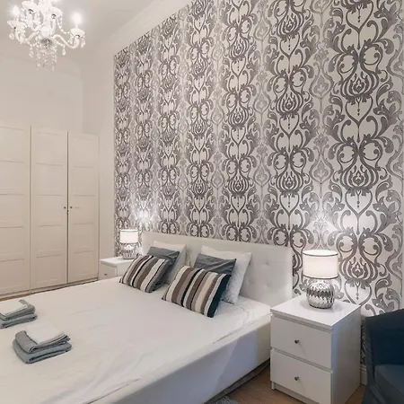 Ruin Bar 2 Bedroom 1.5 Bath Apt. Sleeps 6 Apartment *